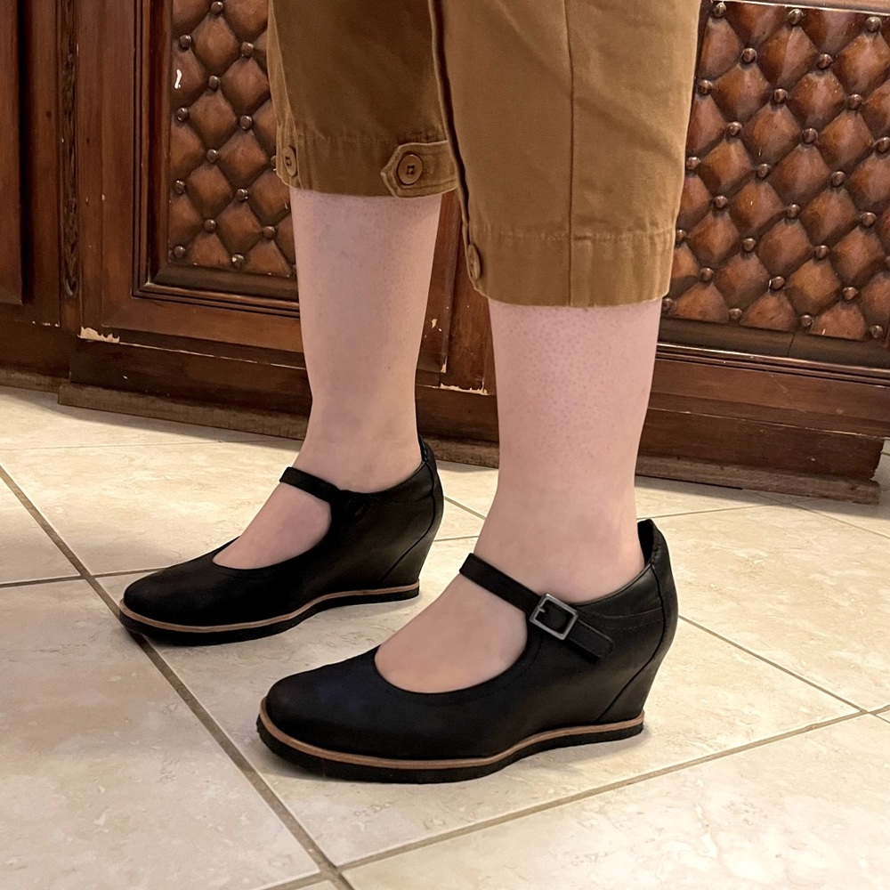 EARTH brand black Mary Jane wedge heels